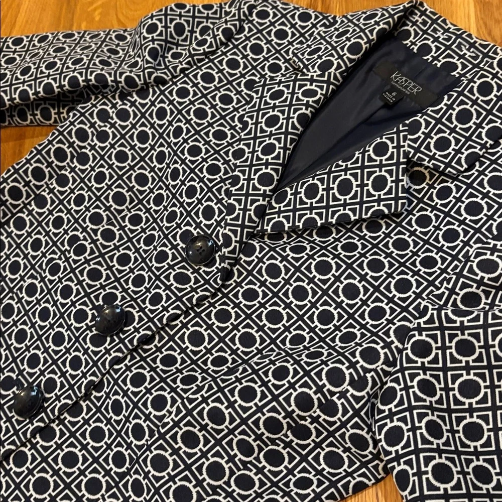 Women’s Kasper 3-button belted suit coat, size 6 - Picture 4 of 7